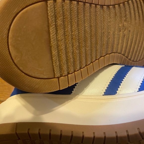 Madden Girl Women’s Navida Sneaker - Picture 4 of 11